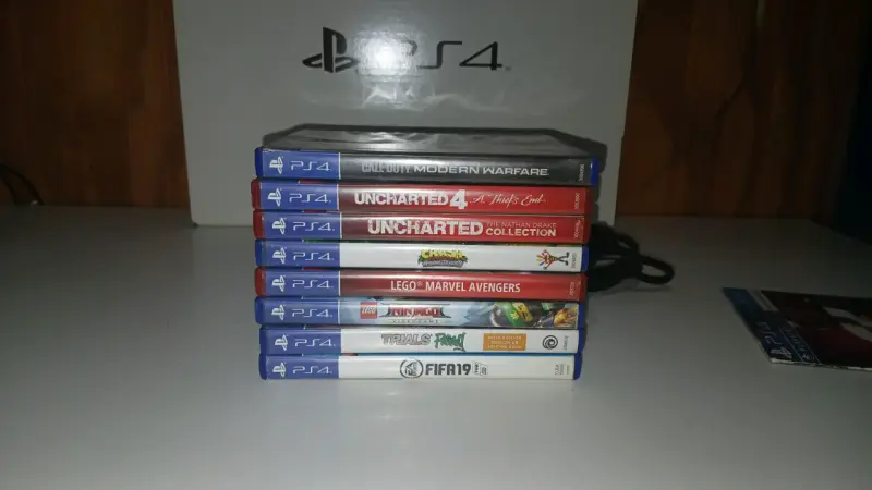 PLAYSTATION 4+JUEGOS+BASE DE CARGA - 5