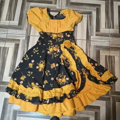 Vestido folclórico amarillo y negro con flores - miniatura 2