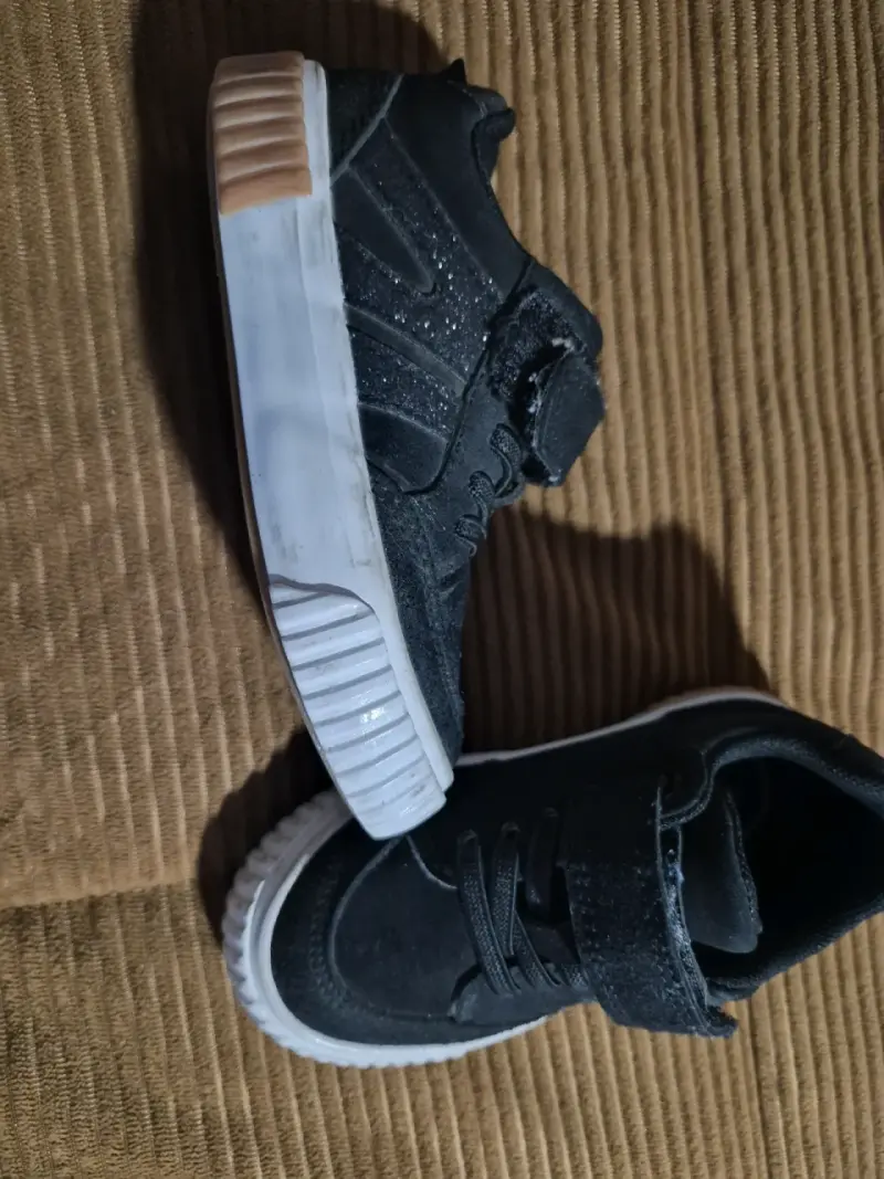 Zapatillas negras para niños con velcro - 4