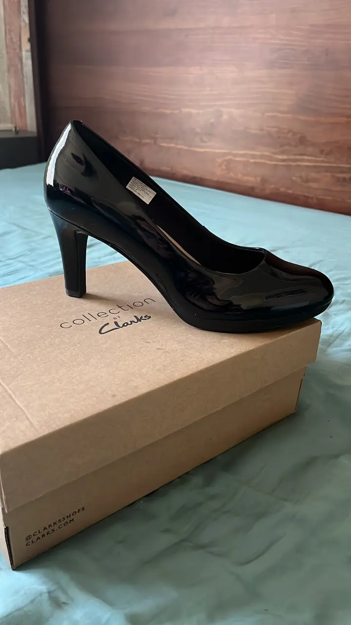 Zapatos de tacón negros Clarks elegantes