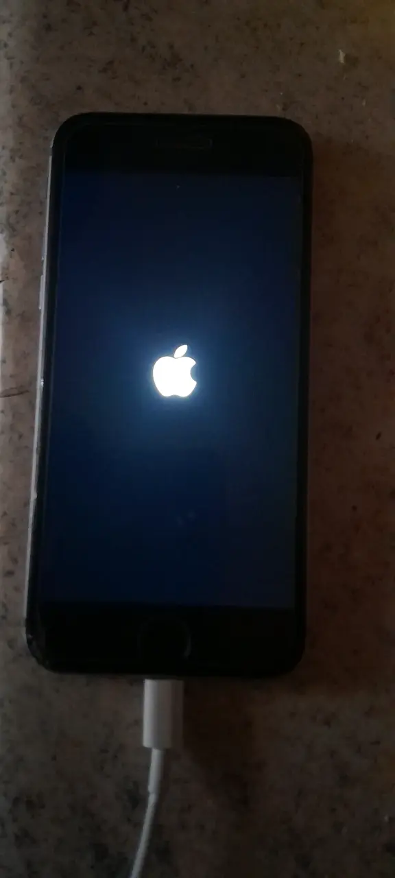 iPhone 6S usado en buen estado y funcional - 1