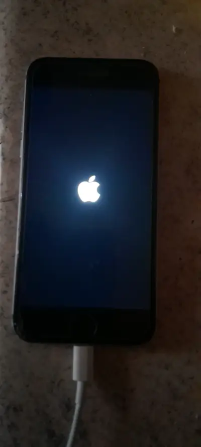 iPhone 6S usado en buen estado y funcional - miniatura 1