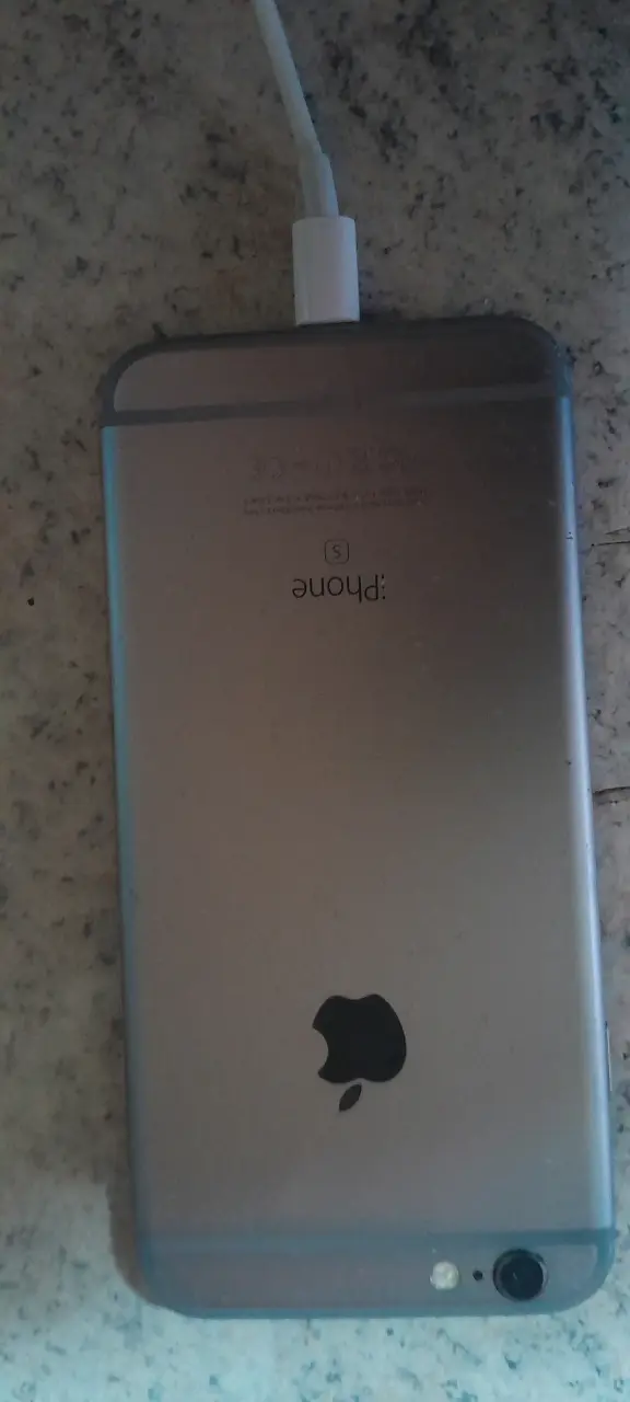 iPhone 6S usado en buen estado y funcional - 2