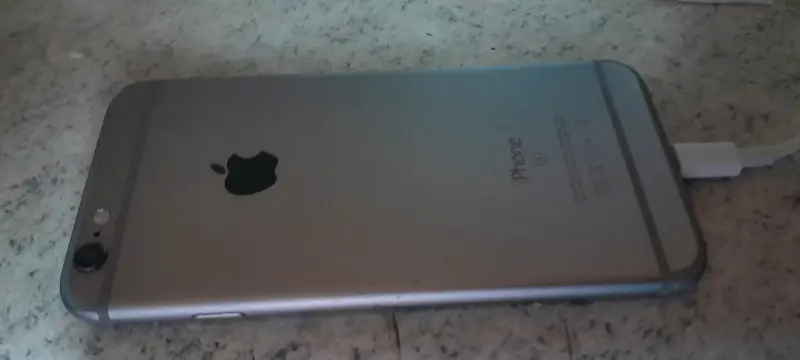 iPhone 6S usado en buen estado y funcional - 3