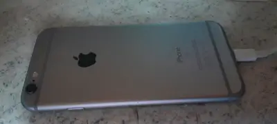 iPhone 6S usado en buen estado y funcional - miniatura 3