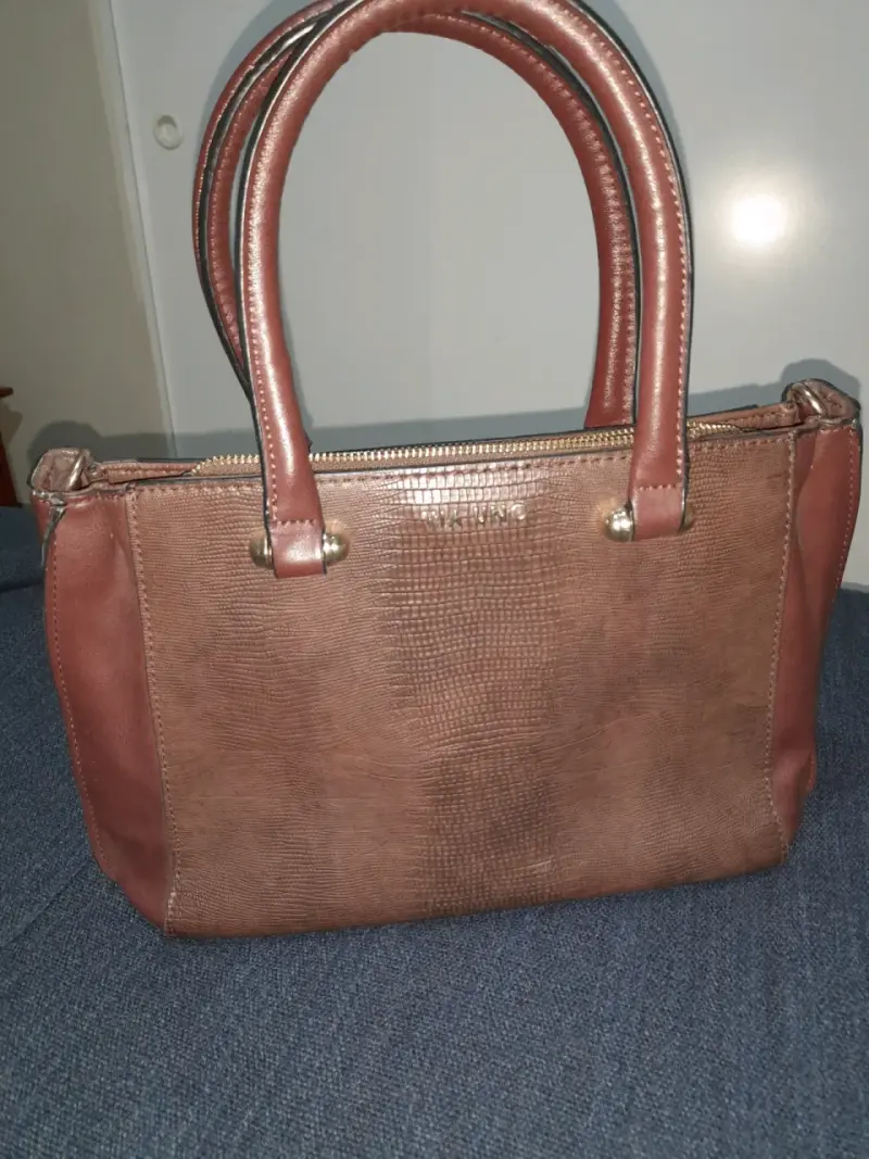 Cartera marrón elegante