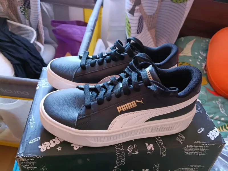 Zapatillas deportivas Puma negras y blancas