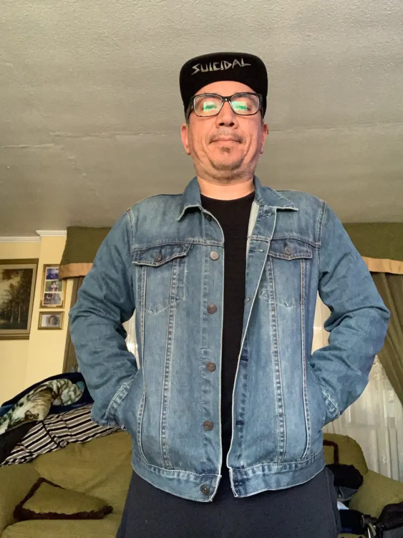 Chaqueta de mezclilla para hombre en buen estado
