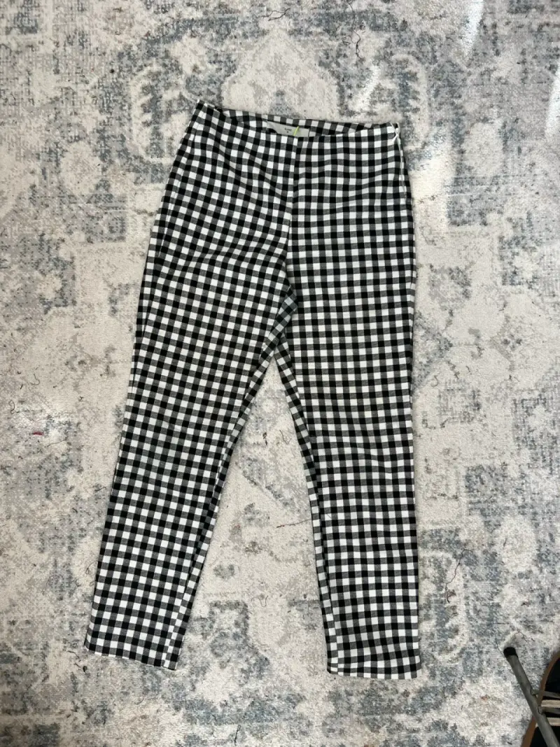 Pantalones tipo calza a cuadros blanco y negro - 2