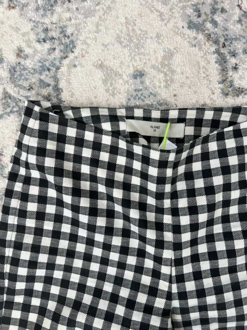 Pantalones tipo calza a cuadros blanco y negro - 3