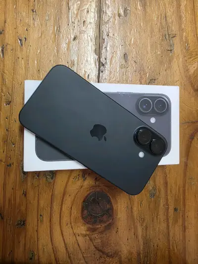 Se vende o se cambia iPhone 16 Batería 🔋 100% - miniatura 3