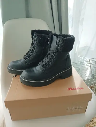 Botines negros marca Bata talla 35 - miniatura 1