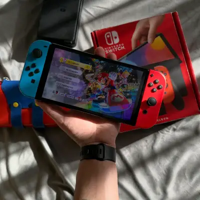 Nintendo Switch Oled Neon + Mario Kart 8 Deluxe - miniatura 1