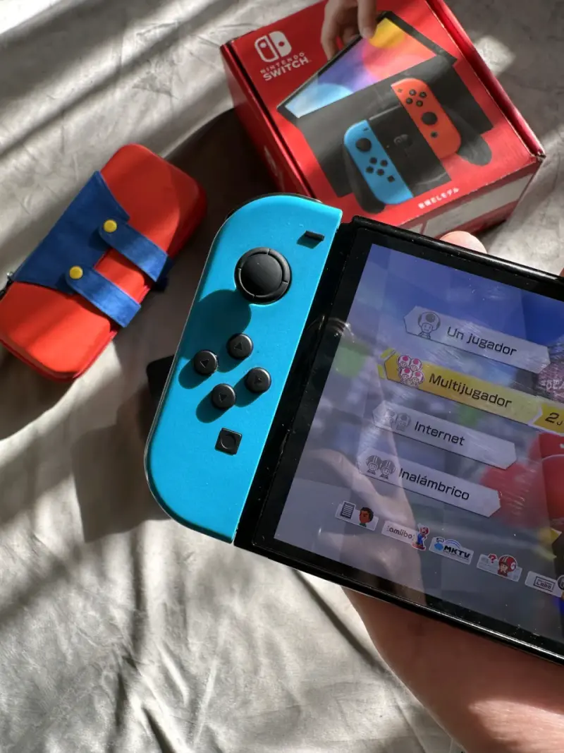 Nintendo Switch Oled Neon + Mario Kart 8 Deluxe - 3