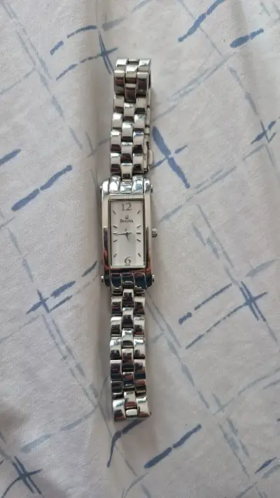 Reloj de pulsera Bulova plateado elegante - miniatura 1