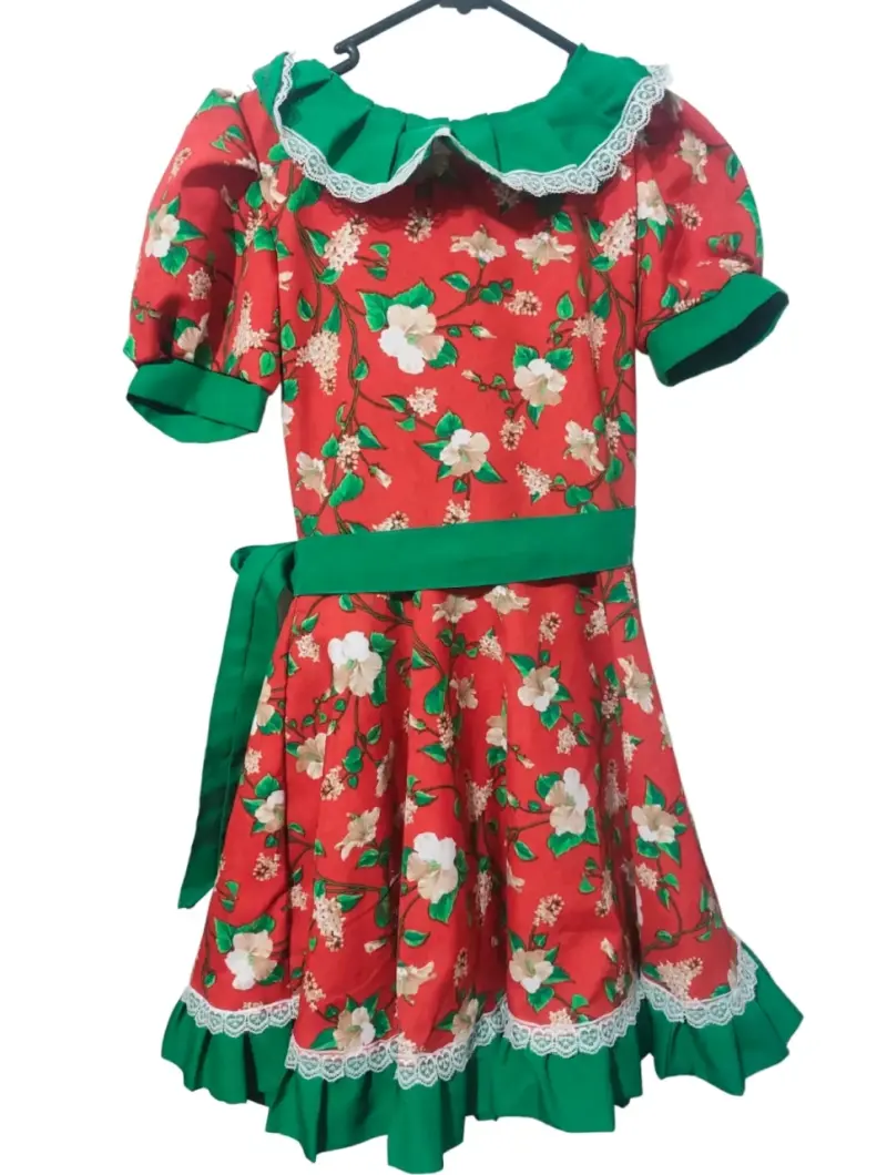 Vestido floral rojo con detalles verdes
