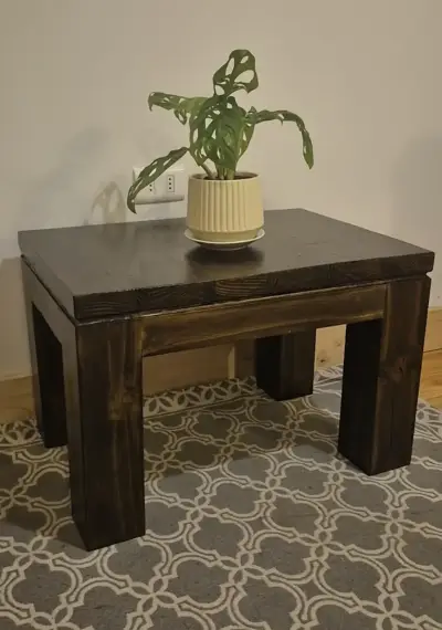 Mesa de centro de madera oscura estilo rústico - miniatura 1