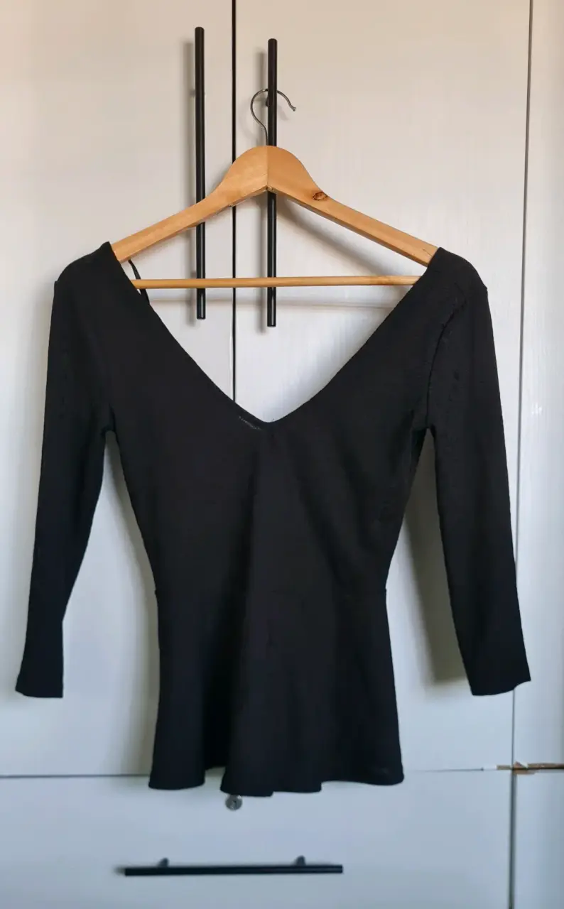 Polera manga larga escote en V