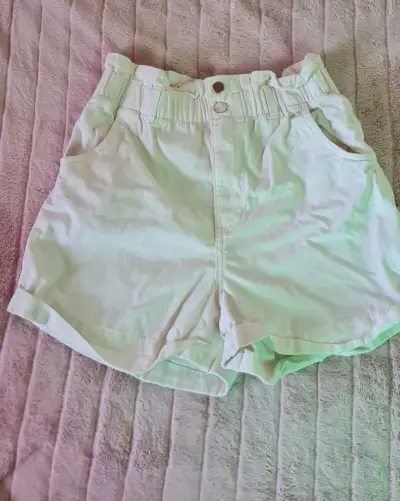 Shorts blancos de algodón para mujer - miniatura 1