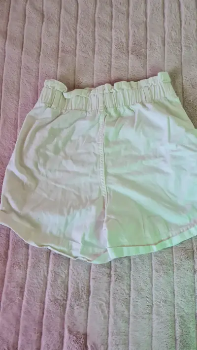Shorts blancos de algodón para mujer - miniatura 2