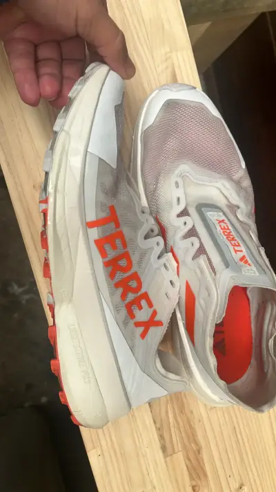 Zapatillas de trail running Adidas Terrex blancas y naranjas - miniatura 1