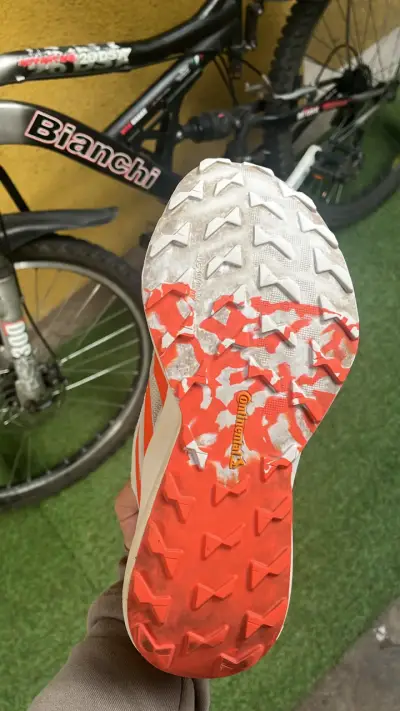 Zapatillas de trail running Adidas Terrex blancas y naranjas - miniatura 3