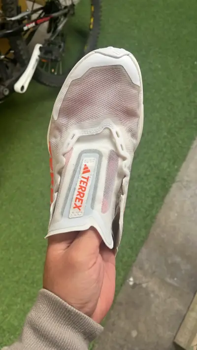 Zapatillas de trail running Adidas Terrex blancas y naranjas - miniatura 5