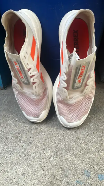 Zapatillas de trail running Adidas Terrex blancas y naranjas - miniatura 6