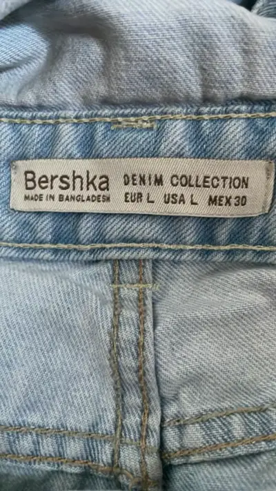 Jardinera de mezclilla Bershka desgastada - miniatura 3