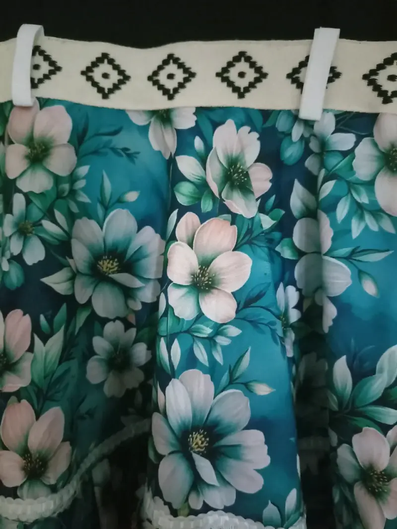 Vestido folclórico floral azul con encaje - 1