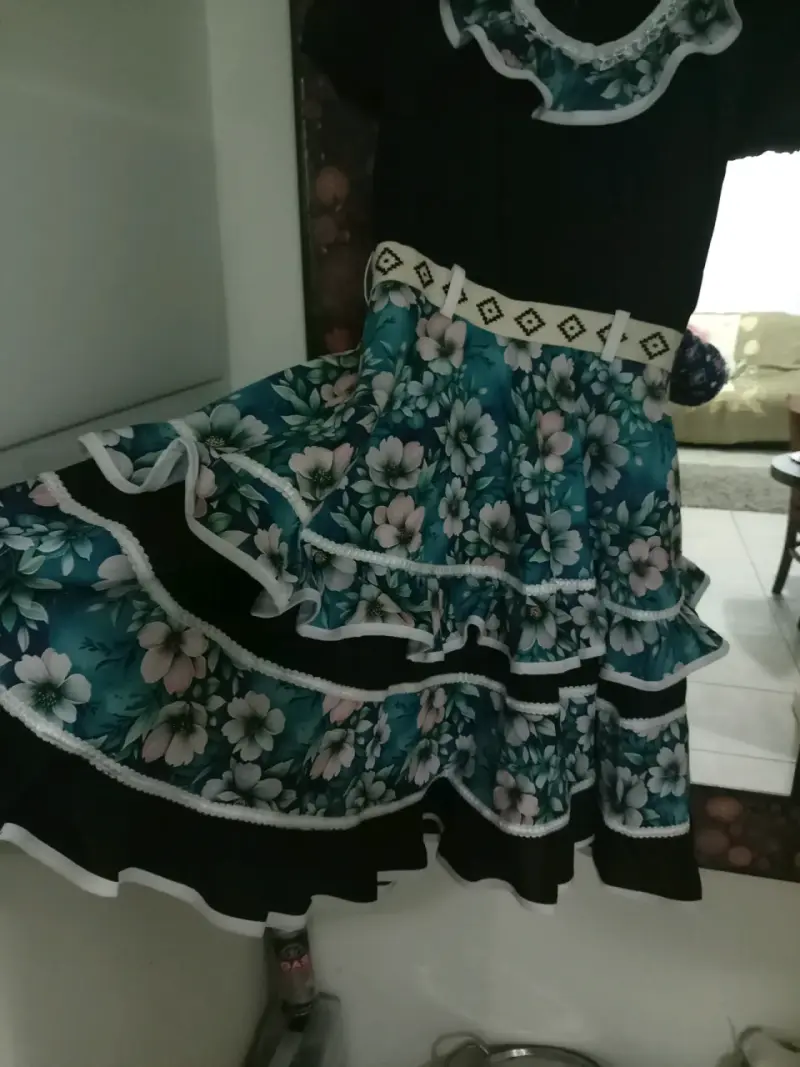 Vestido folclórico floral azul con encaje - 5