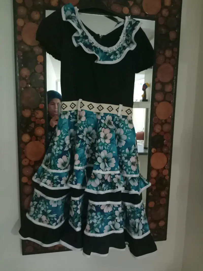 Vestido folclórico floral azul con encaje - 6