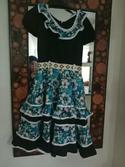 Vestido folclórico floral azul con encaje - miniatura 6