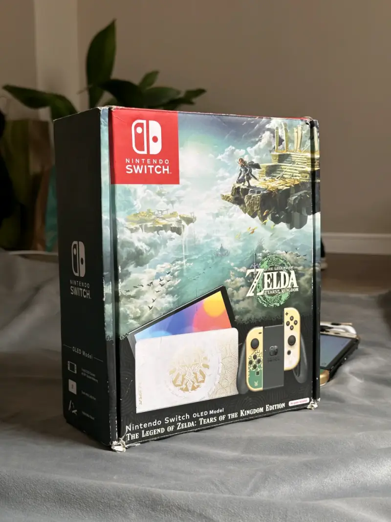 Nintendo Switch OLED Zelda Edition - 1