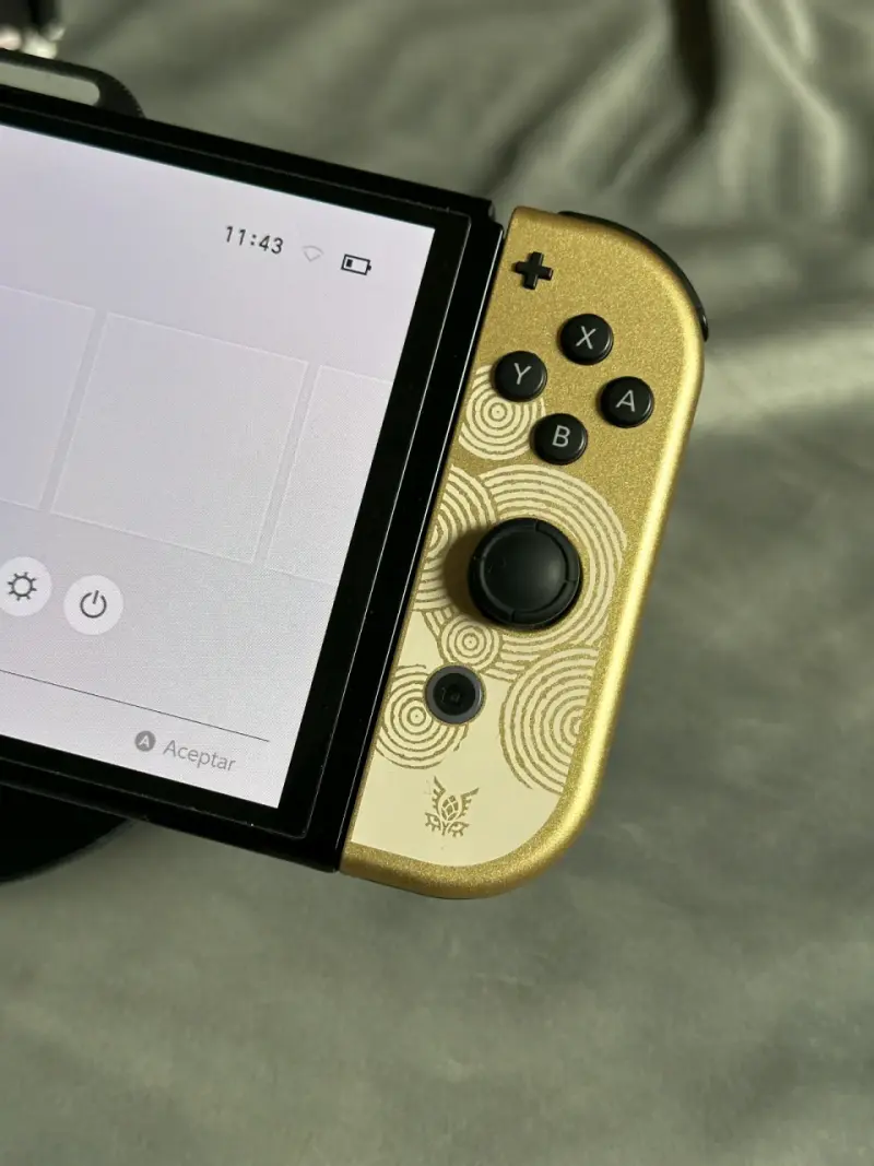Nintendo Switch OLED Zelda Edition - 3