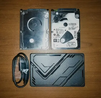 Discos duros HGST 1TB y 500GB con carcasa USB - miniatura 1