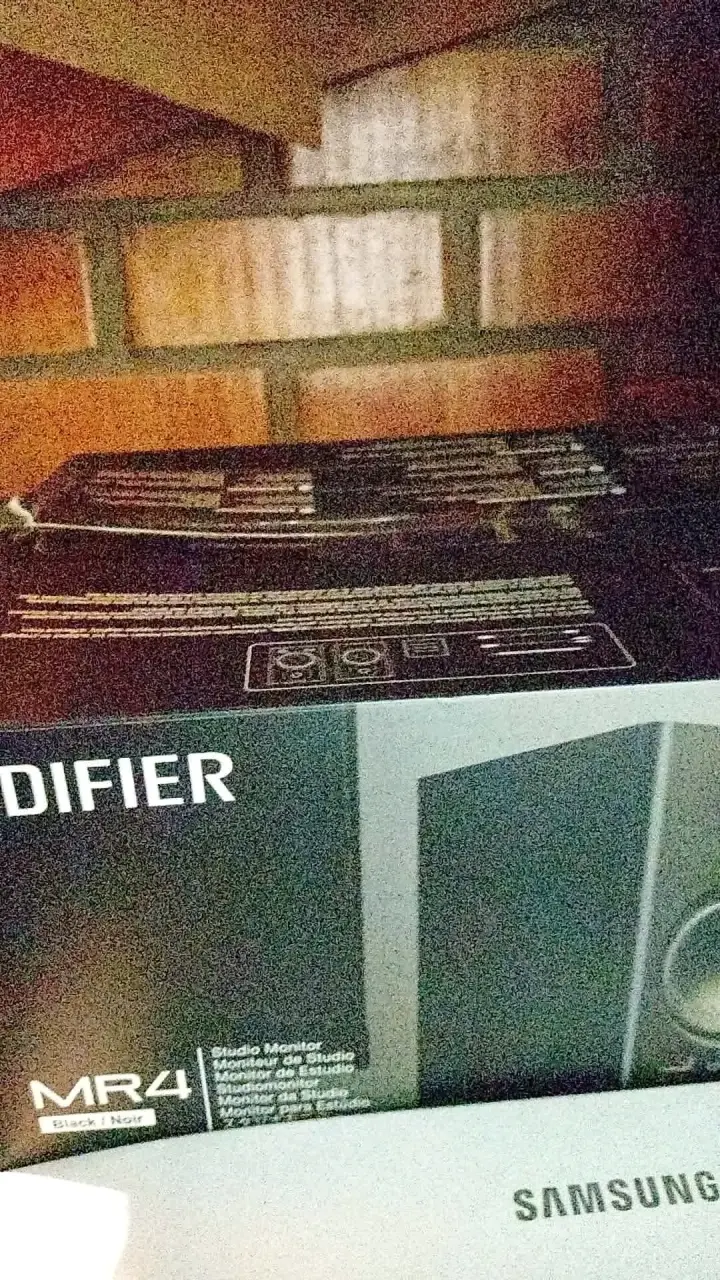 Parlantes de Estudio Edifier MR4 Negros - 1