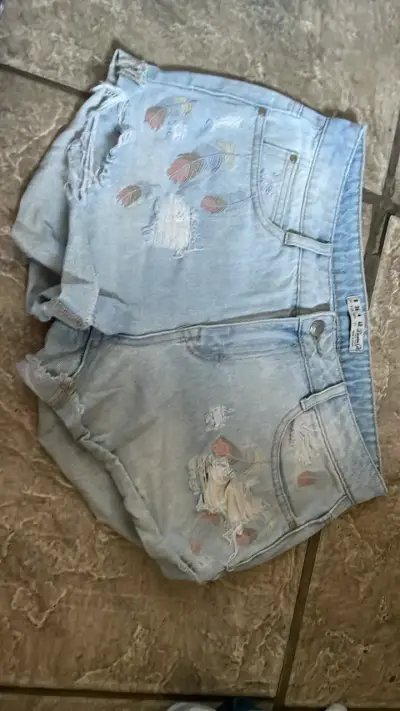 Shorts de mezclilla con bordados - miniatura 1
