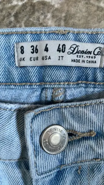 Shorts de mezclilla con bordados - miniatura 3
