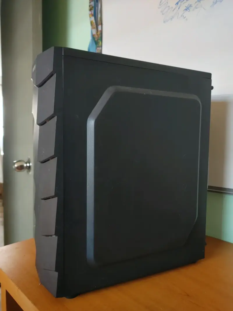 Gabinete PC Gamer Alseye con Fuente Cooler Master - 3