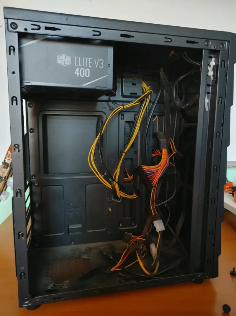 Gabinete PC Gamer Alseye con Fuente Cooler Master - 6