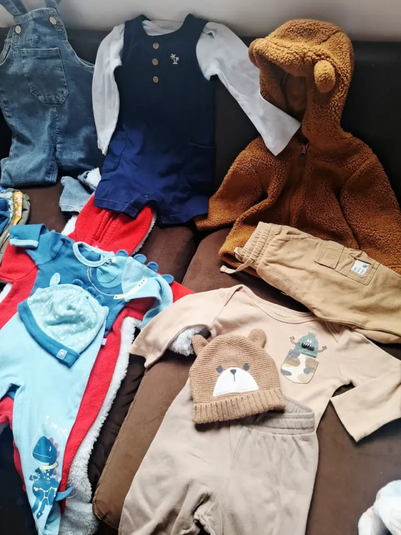 Ropa de bebé 6-12 meses Carter's y otros - 1
