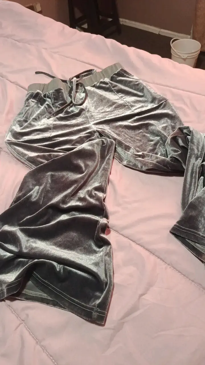 Pantalones de terciopelo gris para mujer