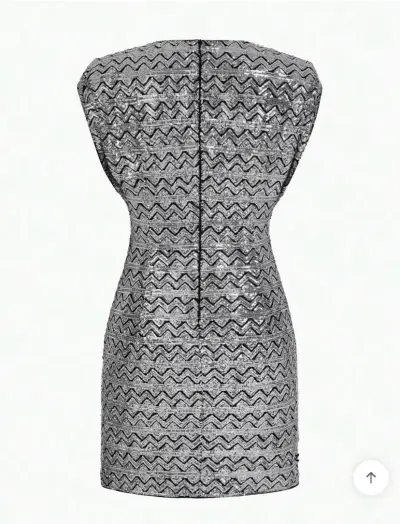 Vestido de lentejuelas plateado con diseño zigzag - miniatura 2