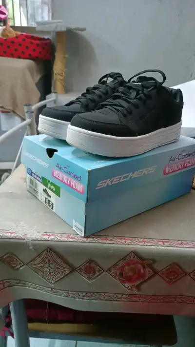 Zapatillas negras Skechers con Memory Foam - miniatura 1