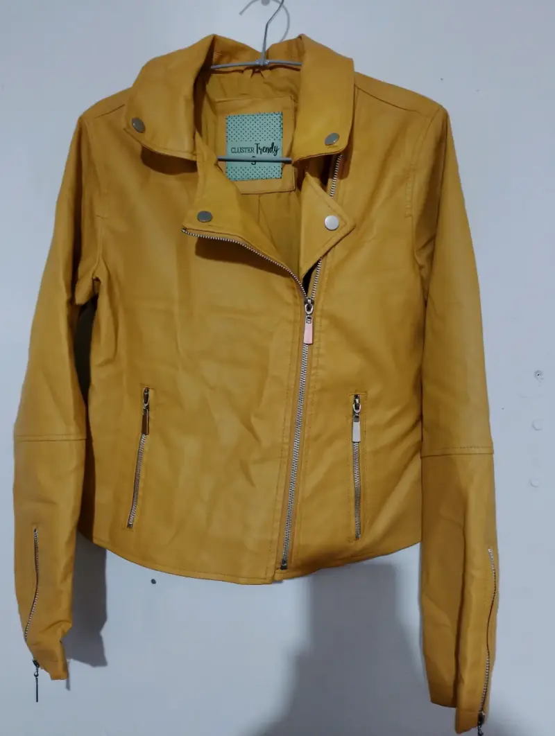Chaqueta de cuero sintético amarilla para mujer - 1