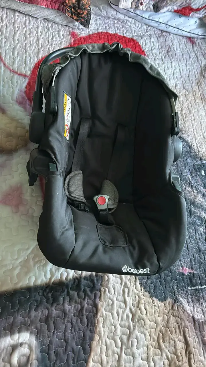 Silla de Auto Bebesit Negra para Bebé - 1