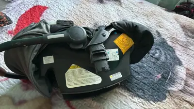 Silla de Auto Bebesit Negra para Bebé - miniatura 2
