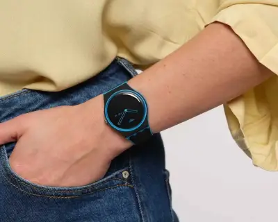 Reloj Swatch , azul y negro, calendario, NUEVO - miniatura 2