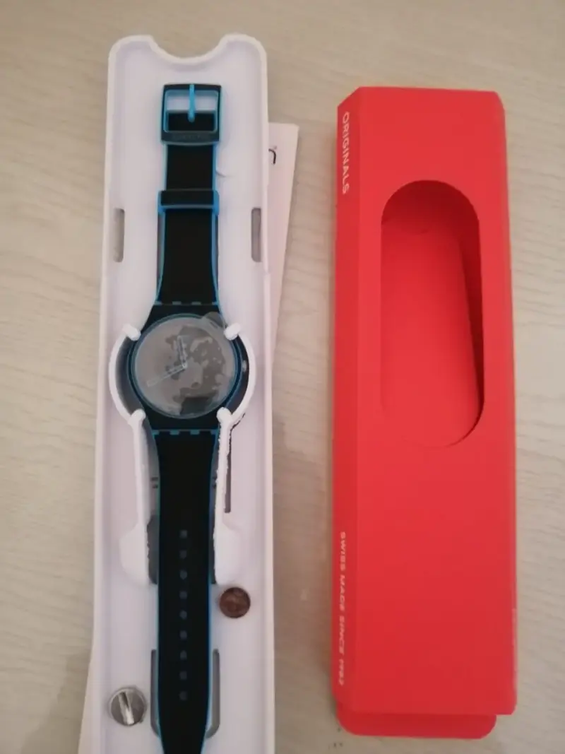 Reloj Swatch , azul y negro, calendario, NUEVO - 4